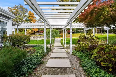 36 Ober Rd #36, Newton, MA 02459