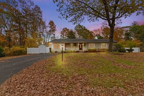 79 Jennings Dr, Raynham, MA 02767