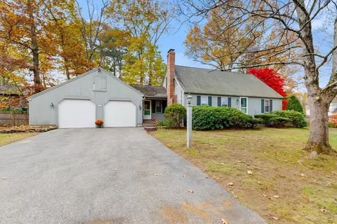 1 Red Coach Rd, Hamilton, MA 01982