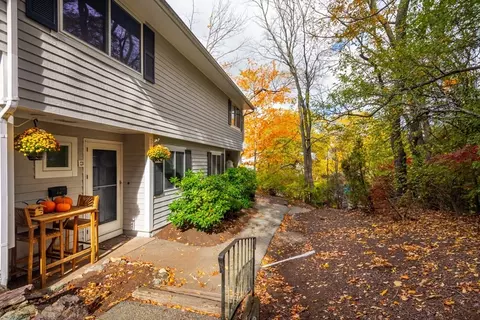 16 Beals Cv #E, Hingham, MA 02043