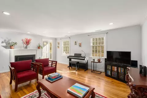 Living - 8 Jericho Rd #8, Weston, MA 02493 photo 1 of 2