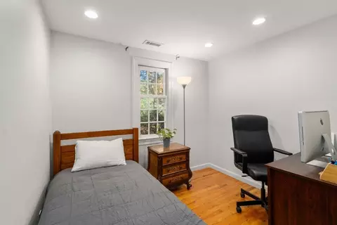 Bedroom - 8 Jericho Rd #8, Weston, MA 02493 photo 3 of 3