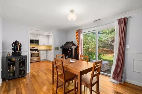 Dining - 8 Jericho Rd #8, Weston, MA 02493 photo 1 of 2