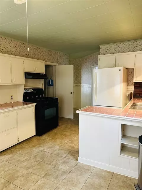 Kitchen - 30 Valley St, Webster, MA 01570 photo 2 of 3