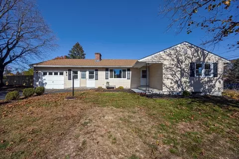 8 Ridgeview Dr, Agawam, MA 01030