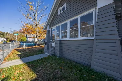 181 Marsden St, Springfield, MA 01109 photo 2