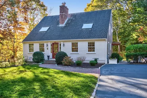 52 Bacon Farm Rd, Falmouth, MA 02536