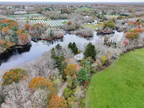 4 Meadowbrook Ave, Swansea, MA 02777