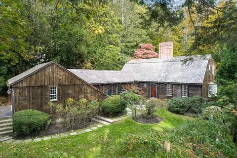 5 Wood Ln, Winchester, MA 01890