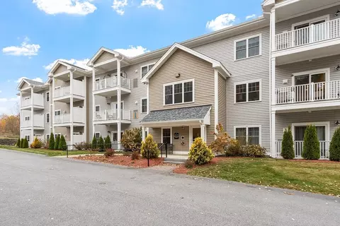 3202 Briarwood Vlg #3202, Clinton, MA 01510