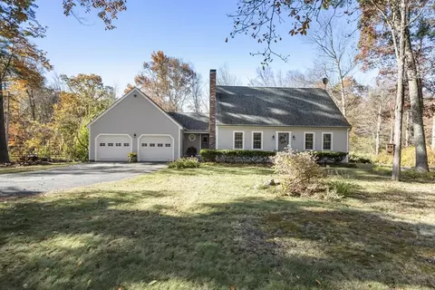 103 Uxbridge St, Douglas, MA 01516