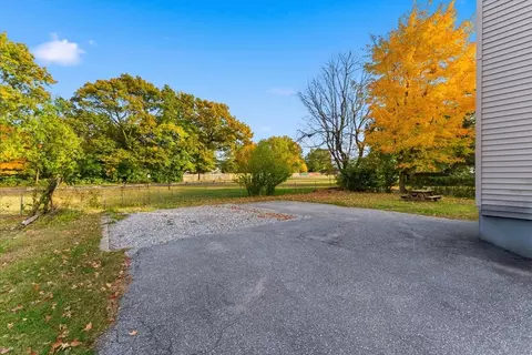 74-76 Maple Ter, West Springfield, MA 01089 photo 4