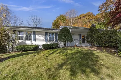 3 Lynnwood Ln, Worcester, MA 01609