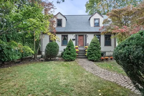 60 Pond St, Milton, MA 02186