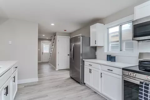 Entry Way - 7 Webb Ct, Ware, MA 01082 photo 2 of 4