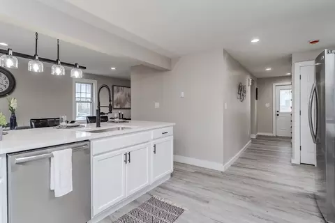 Entry Way - 7 Webb Ct, Ware, MA 01082 photo 1 of 4