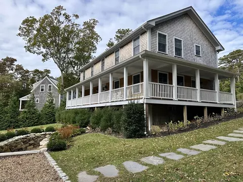 151 Tashmoo Ave, Tisbury, MA 02468