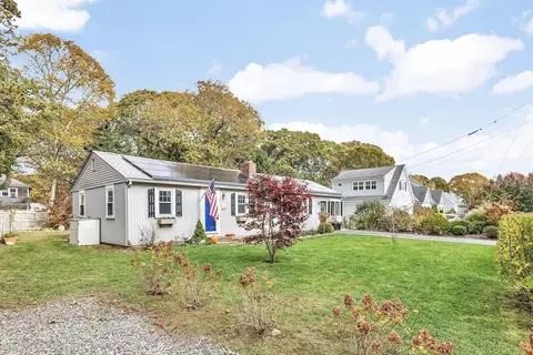 Exterior - 128 Lakeside Dr, Marstons Mills, MA 02648 photo 2 of 5