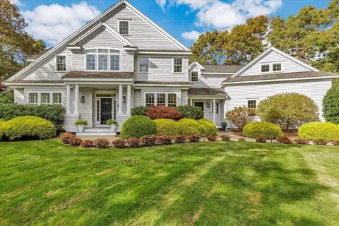 11 Teal Cir, Mashpee, MA 02649