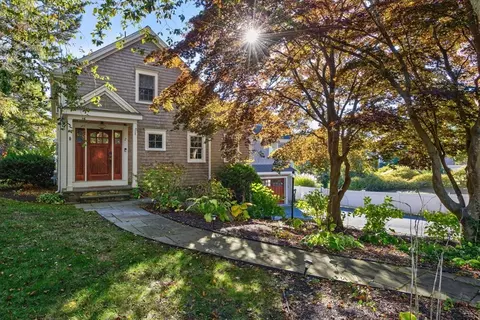 2 Seapine Rd, Chatham, MA 02650