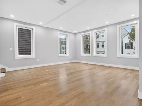 551 E 7th St, Boston, MA 02127 photo 7