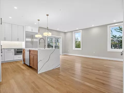 551 E 7th St, Boston, MA 02127 photo 15