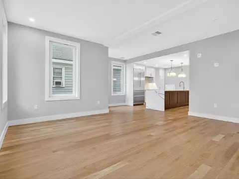 551 E 7th St, Boston, MA 02127 photo 8