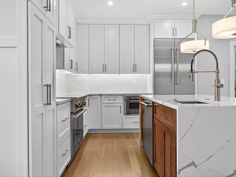 551 E 7th St, Boston, MA 02127 photo 16