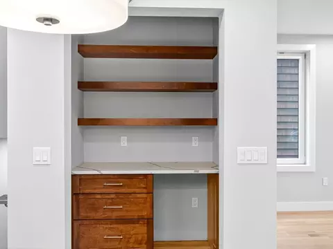 551 E 7th St, Boston, MA 02127 photo 5