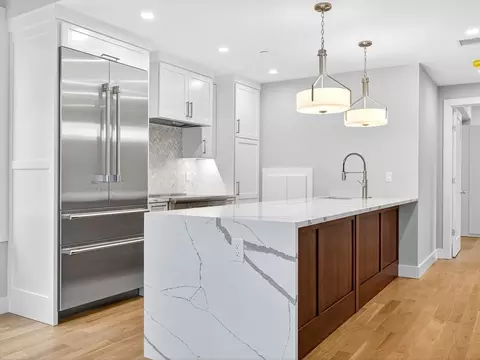 551 E 7th St, Boston, MA 02127 photo 3