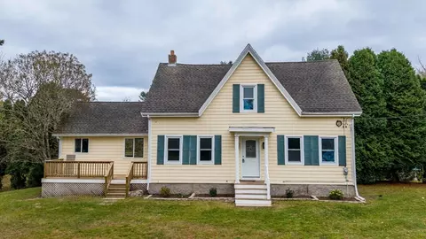 599 Quanapoag Rd, Dartmouth, MA 02747