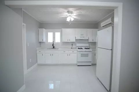 616 Woodman St, Fall River, MA 02724 photo 4