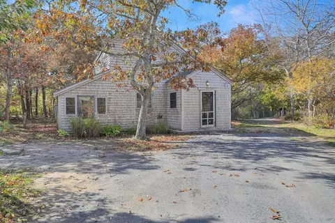 25 Vineyard Meadow Farms Rd, West Tisbury, MA 02575