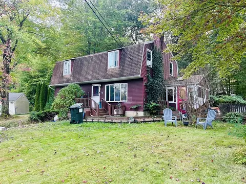 19 Linwood Dr, Wilbraham, MA 01095