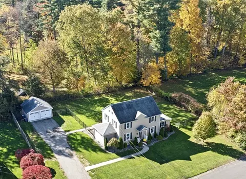 14 Brookdale Dr, Wilbraham, MA 01095