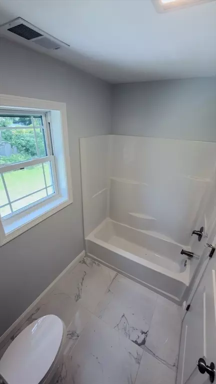 Bath - 99 Crystal Brook Dr, Springfield, MA 01118 photo 7 of 7