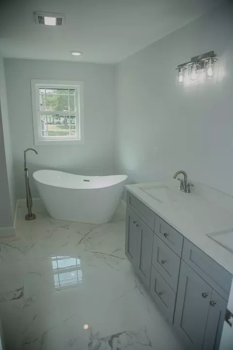 Bath - 99 Crystal Brook Dr, Springfield, MA 01118 photo 5 of 7