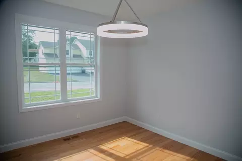Living - 99 Crystal Brook Dr, Springfield, MA 01118 photo 2 of 5