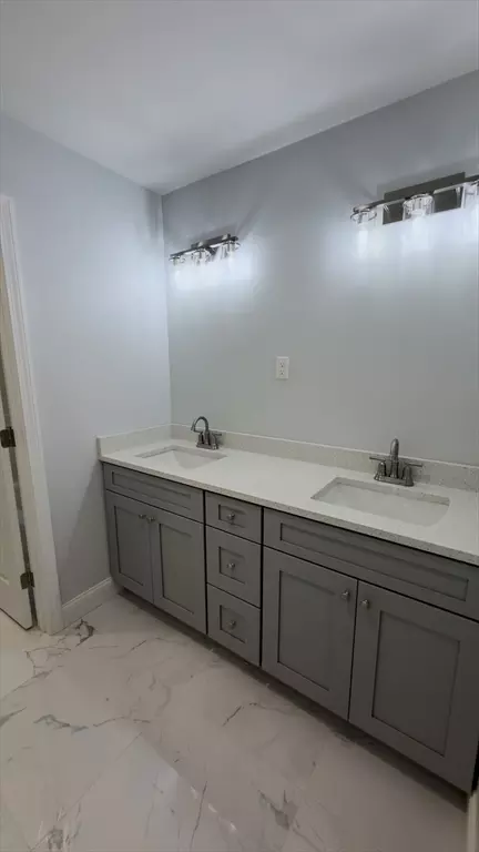 Bath - 99 Crystal Brook Dr, Springfield, MA 01118 photo 6 of 7