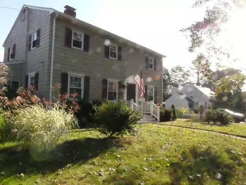 52 Ellsworth Ave, Beverly, MA 01915 photo 2
