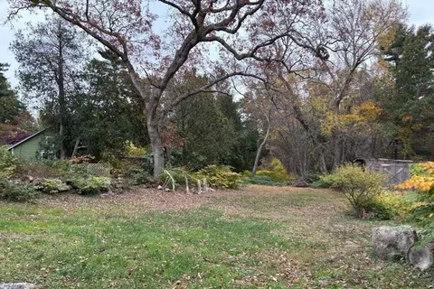 Exterior - 722 Main St, Wareham, MA 02571 photo 7 of 8