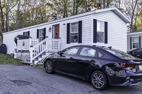 18 Maple St #30, Pepperell, MA 01463