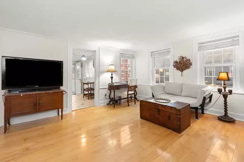 8 Williams St #E2, Salem, MA 01970