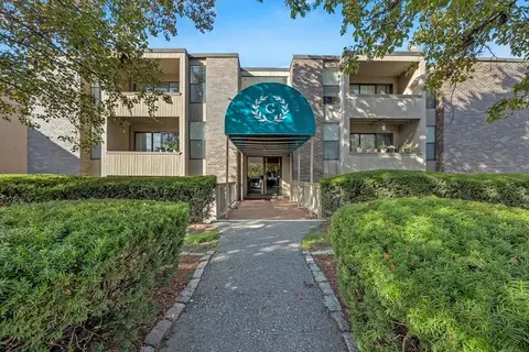42 Shrewsbury Green Dr #I, Shrewsbury, MA 01545