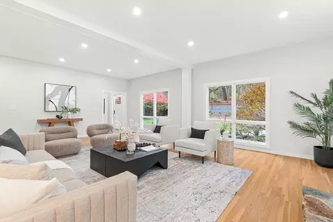 Living - 7 Cliff Rd, Wellesley, MA 02481 photo 3 of 5