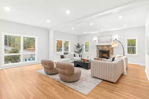 Living - 7 Cliff Rd, Wellesley, MA 02481 photo 4 of 5