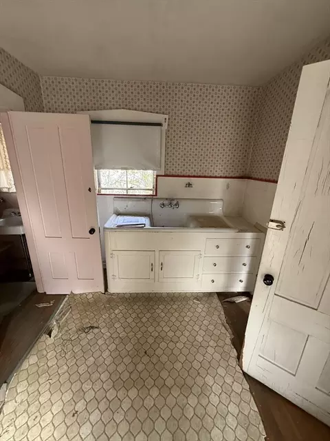 102 Mechanic St, Orange, MA 01364 photo 8