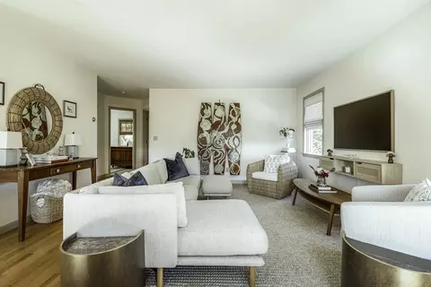 28 Elm St #3, Manchester, MA 01944