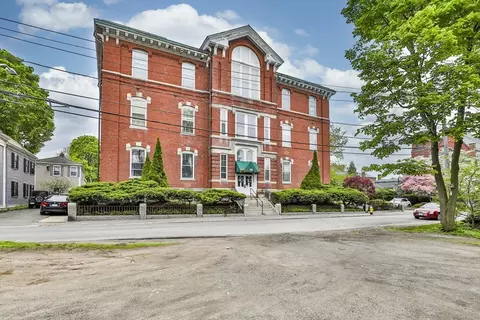 35 Flint St #209, Salem, MA 01970