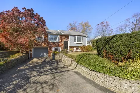 517 Newport Ave, Attleboro, MA 02703